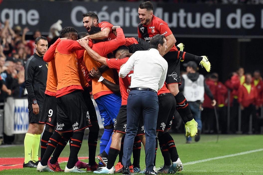 পিএসজিকে হারিয়ে রেনেঁর খেলোয়াড়দের উল্লাস। ছবি: টুইটার