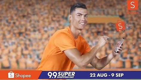 ‘শপি’র বিজ্ঞাপনে এভাবেই নাচতে দেখা গেছে রোনালদোকে! ছবি: টুইটার