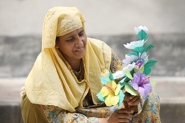 হাস্যোজ্জ্বল সাহারা। খিলগাঁও, ঢাকা, ২১ আগস্ট। ছবি: আবদুস সালাম