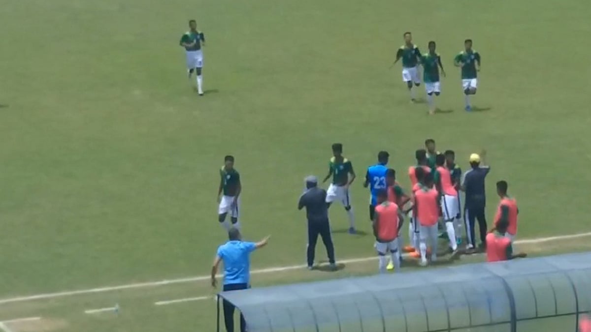 প্রথম গোলের পর দলের উল্লাস। সংগৃহীত ছবি