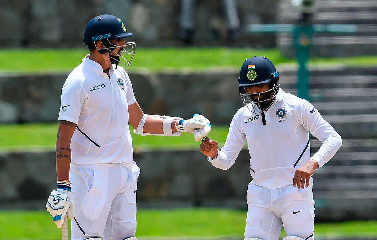 ইশান্তকে নিয়ে ৬০ রানের জুটি গড়েছেন জাদেজা। ছবি: এএফপি