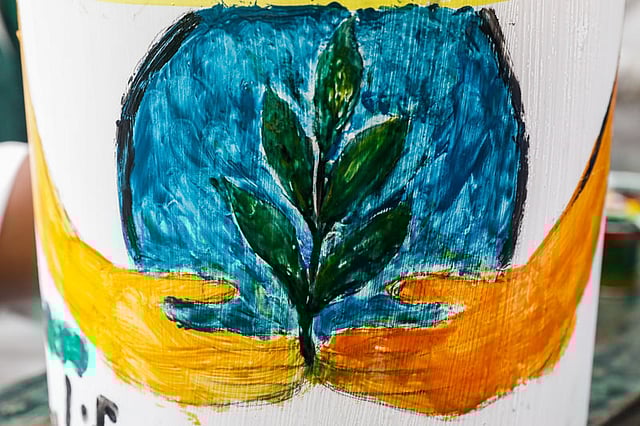 ড্রামের গায়ে প্রাণ–প্রকৃতিবিষয়ক বিভিন্ন ছবিই এঁকেছে শিক্ষার্থীরা।