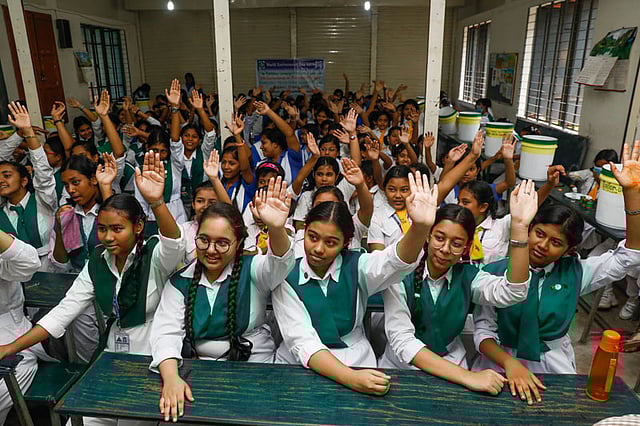 অনুষ্ঠানের শুরুতে শিক্ষার্থীদের জন্য সবুজায়ন বিষয়ে শিক্ষামূলক আলোচনা ও কুইজের আয়োজন করা হয়।