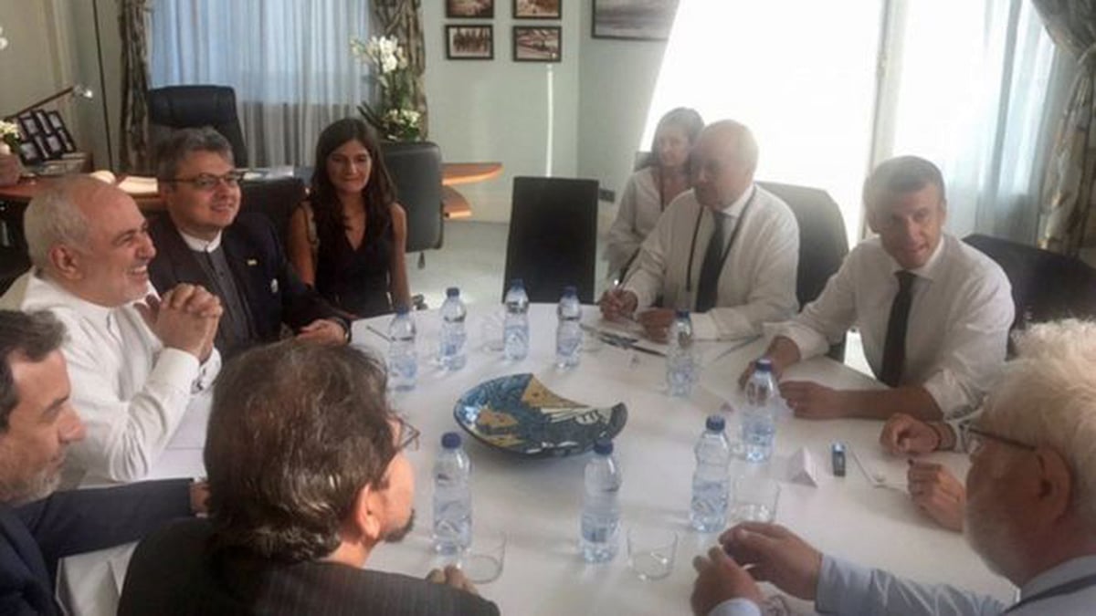 টুইটারে ছবিটি পোস্ট করেন ইরানের পররাষ্ট্রমন্ত্রী মোহাম্মদ জাভেদ জারিফ