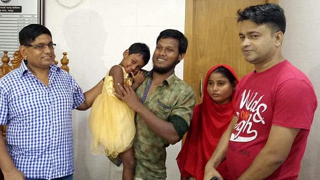 নয় মাস পর শিশু রানীকে ফিরে পেলেন মা-বাবা। ছবি: সংগৃহীত