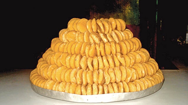 জামালপুরের সরিষাবাড়ীর জনপ্রিয় মিষ্টি প্যাড়া।  ছবি: প্রথম আলো