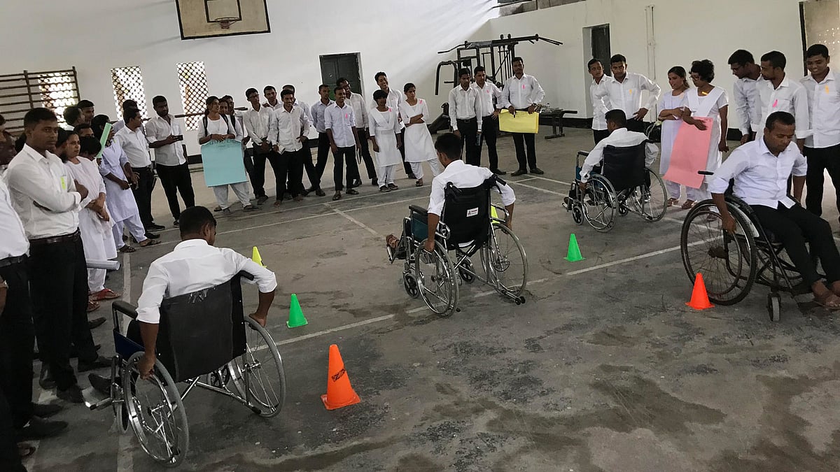 কর্মশালায় অংশ নেওয়া প্রতিবন্ধী ব্যক্তি ও শিক্ষার্থীরা