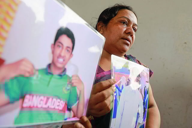 হাইকোর্টে তিতাসের মা সোনামণি ঘোষ। ছবি: শুভ্র কান্তি দাশ