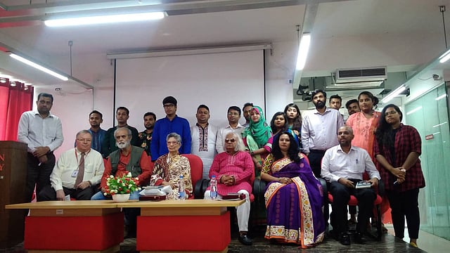 বাংলাদেশের প্রথম শহীদ মহিলা কবি মেহেরুন্নেসার ৭৭ তম জন্মবার্ষিকী উপলক্ষে আলোচনা সভায় বক্তারা। ছবি: সংগৃহীত