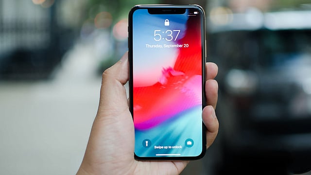 ঝুঁকিতে রয়েছে আইফোন ব্যবহারকারীরা।