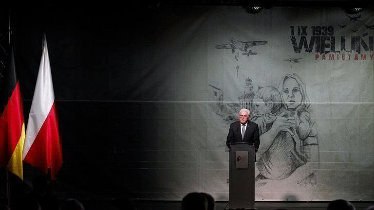 দ্বিতীয় বিশ্বযুদ্ধে জার্মানির ভূমিকা নিয়ে পোল্যান্ডের কাছে দুঃখ প্রকাশ করেছেন জার্মানির প্রেসিডেন্ট ফাঙ্ক ভাল্টার স্টাইনমায়ার। ছবি: এএফপি