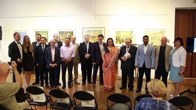 বেলারুশের মিনস্কে জাতীয় ইতিহাস জাদুঘর মিলনায়তনে ‘আমার সোনার বাংলা’ বইটির প্রকাশনা অনুষ্ঠানে আসা অতিথি ও কূটনীতিকেরা। ছবি:সংগৃহীত