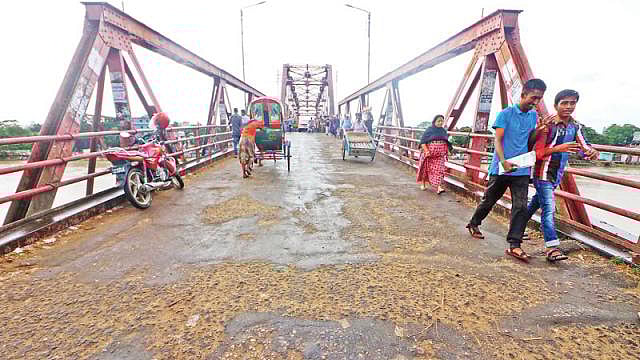 প্রায় ৮৬ বছরের পুরোনো লোহার কাঠামোর কিনব্রিজ। ফাইল ছবি