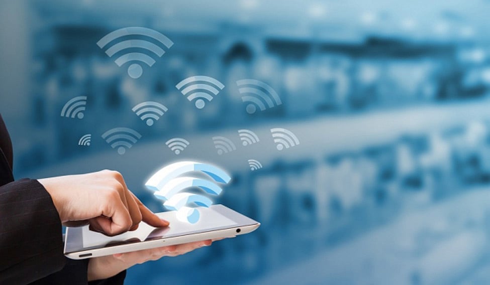 ওয়্যারলেস সংযোগের দুনিয়ায় সবচেয়ে হালনাগাদ প্রযুক্তি হলো ‘ওয়াই-ফাই সিক্স’। এখনো আনুষ্ঠানিকভাবে এই প্রযুক্তির উদ্বোধন হয়নি। তবে হাতেখড়ি হয়ে গেছে। ছবি: এএফপি