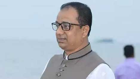 বিহঙ্গ পরিবহনের মালিক নাসির উদ্দিন খোকন। ছবি: আসাদুজ্জামান