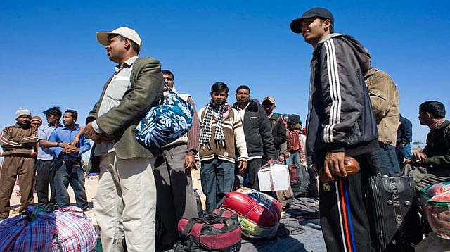 প্রতিবছর কাজের সন্ধানে বিদেশে যাচ্ছেন হাজারো লোক। ছবি: সংগৃহীত