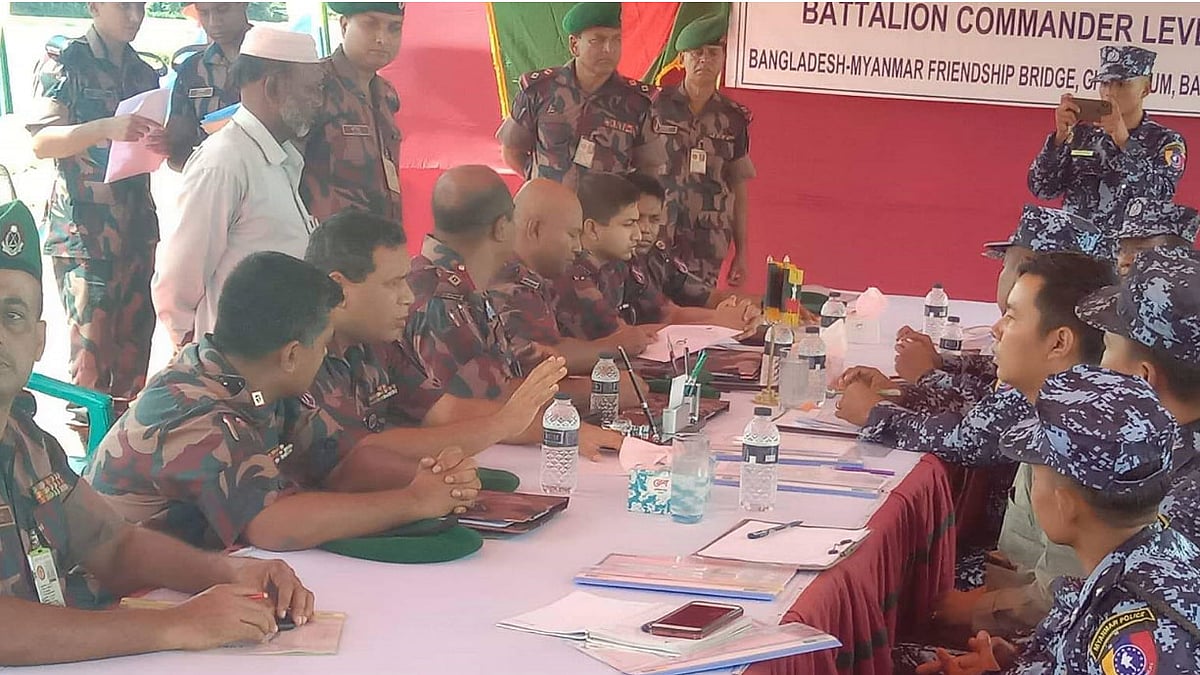 মিয়ানমারের চার পুলিশ সদস্যকে হস্তান্তরের জন্য বিজিবি ও মিয়ানমারের বিজিপির মধ্যে দেড় ঘণ্টার পতাকা বৈঠক হয়। নাইক্ষ্যংছড়ি, বান্দরবান, ৪ সেপ্টেম্বর। ছবি: সংগৃহীত