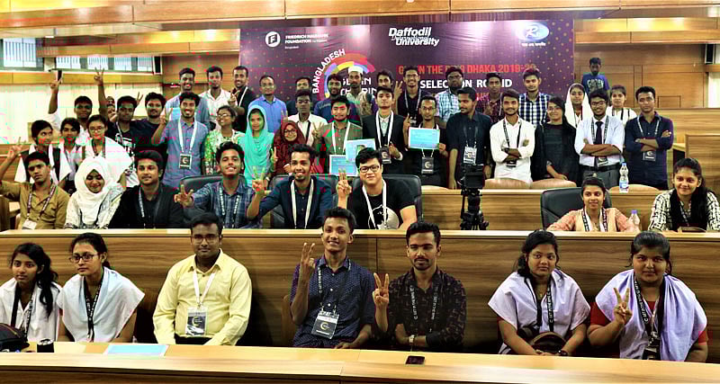 গেট ইন দ্য রিংয়ের খুলনা বিভাগীয় সিলেকশন রাউন্ডে অংশ নেওয়া প্রতোযোগীরা। ইউআরপি লেকচার থিয়েটার, খুলনা বিশ্ববিদ্যালয়, ৬ আগস্ট। ছবি: সংগৃহীত
