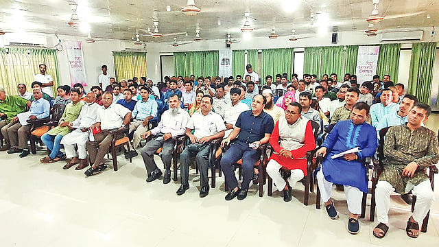 গাজীপুর জেলা পরিষদ মিলনায়তনে সুধী সমাবেশ। গতকাল বিকেলে।  ছবি: প্রথম আলো