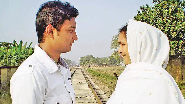 মা বিউটি কামালের সঙ্গে ছেলে ইব্রাহীম মল্লিক।  ছবি: সংগৃহীত