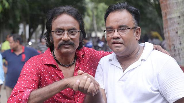 ডিরেক্টরস গিল্ডের বর্তমান সভাপতি সালাহউদ্দিন লাভলু ও সাধারণ সম্পাদক এস এ হক অলিক । ছবি: প্রথম আলো