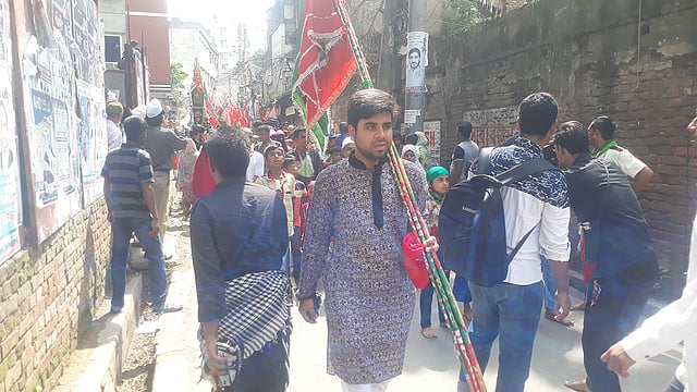 মিছিলে অংশ নেওয়া পুরান ঢাকার তরুণ সৌরভ। ছবি: আসাদুজ্জামান