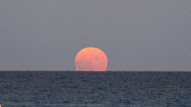 অতীতে এভাবে দেখা গেছে ক্ষুদ্রতম চাঁদ। ছবি: সংগৃহীত