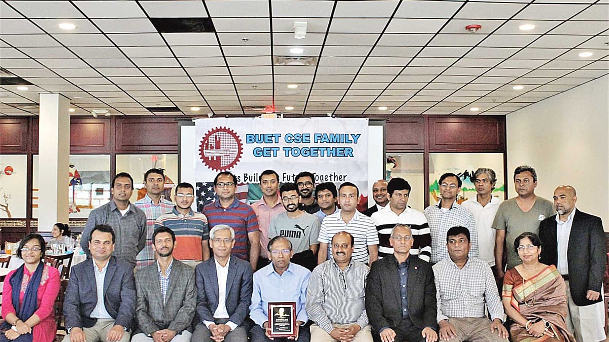 পুনর্মিলনীতে বুয়েটের সিএসই বিভাগের সাবেক শিক্ষার্থীরা।