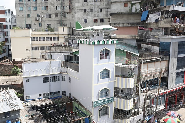 শহীদজননী জাহানারা ইমাম সরণিতে এরোপ্লেন মসজিদ। ঢাকা, ১৫ সেপ্টেম্বর। ছবি: আবদুস সালাম