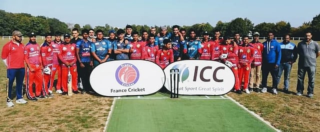 ফ্রান্স ক্রিকেট সংগঠন ও আইসিসি কর্মকর্তাদের সঙ্গে নাইট রাইডার্সের খেলাোয়াড়েরা