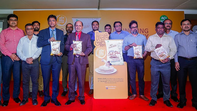 তেজগাঁওয়ে এসিআইয়ের কার্যালয়ে সোমবার নতুন আটা বাজারজাতকরণের ঘোষণা দেওয়া হয়। তেজগাঁও, ঢাকা, ১৬ সেপ্টেম্বর। ছবি: সাজিদ হোসেন