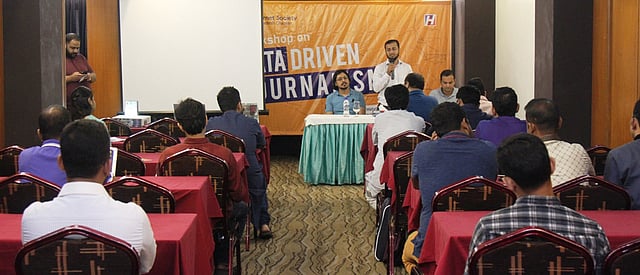 ইন্টারনেট সোসাইটি (আইসক) বাংলাদেশ চ্যাপ্টারের আয়োজনে ডেটা জার্নালিজম বিষয়ে প্রশিক্ষণ। ছবি: আইসকের সৌজন্যে।