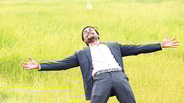 আহ্‌ কী শান্তি! দিন শেষে এমন প্রশান্তি তো সবাই খোঁজে। মডেল: আজাদ। ছবি: কবির হোসেন