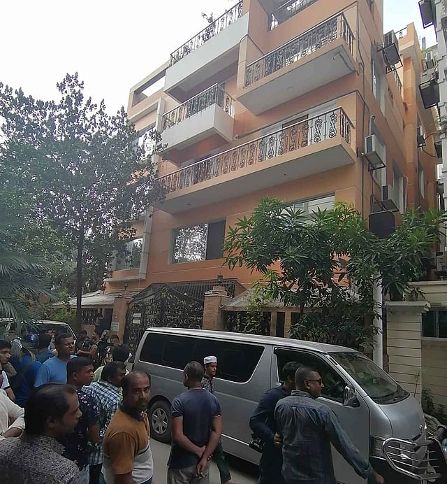 রাজধানীর নিকেতনে যুবলীগ নেতা জি কে শামীমের অফিসে অভিযান চালাচ্ছে র‌্যাব। ছবি: সাজিদ হোসেন