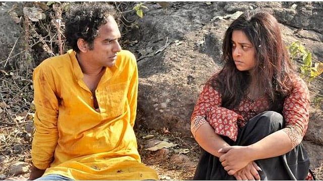 ‘রাজলক্ষ্মী ও শ্রীকান্ত’ ছবির দৃশ্যে ঋত্বিক চক্রবর্তী ও জ্যোতিকা জ্যোতি। ছবি: ফেসবুক থেকে নেওয়া