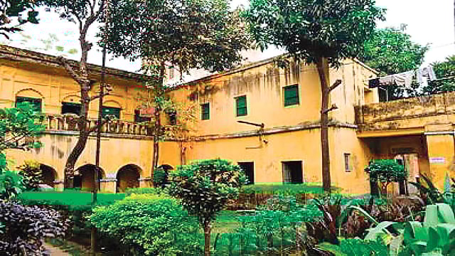 সত্তর বছরের বিউটি বোর্ডিং। ছবি: সংগৃহীত