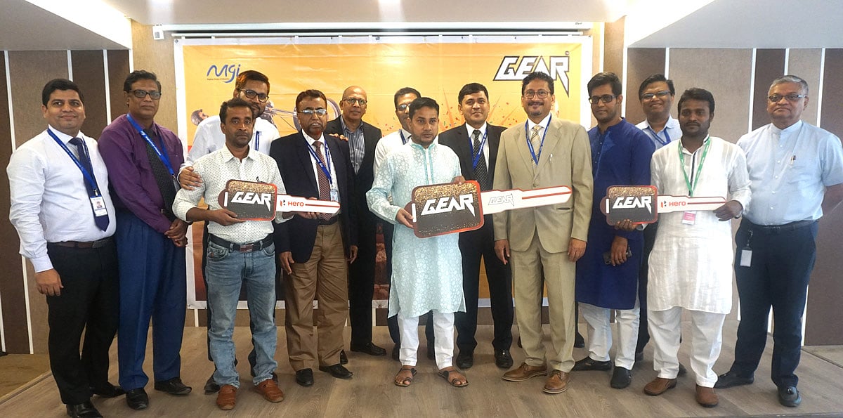 গিয়ারের দুটি প্রোগ্রামের পুরস্কার গাড়ি ও মোটার সাইকেল বিজয়ীদের হাতে তুলে দেওয়া হয়েছে। ছবি: সংগৃহীত