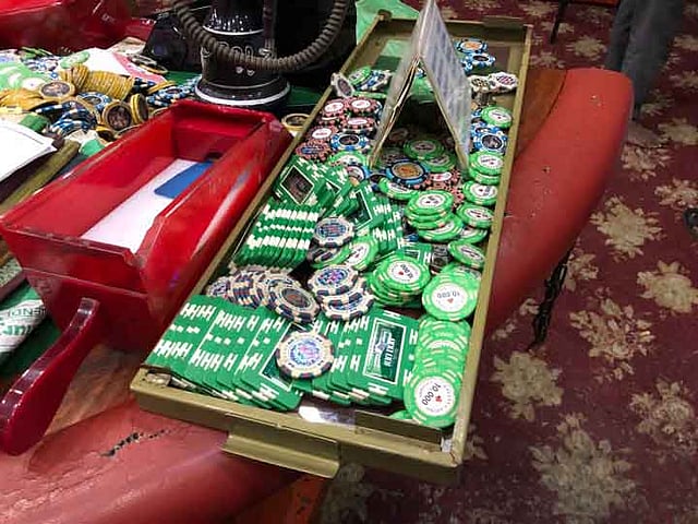 রাজধানীর চার ক্লাব মোহামেডান, ভিক্টোরিয়া, আরামবাগ ও দিলকুশা ক্লাবে একসঙ্গে অভিযান চালিয়েছে পুলিশ। ছবি: কামরুল হাসান