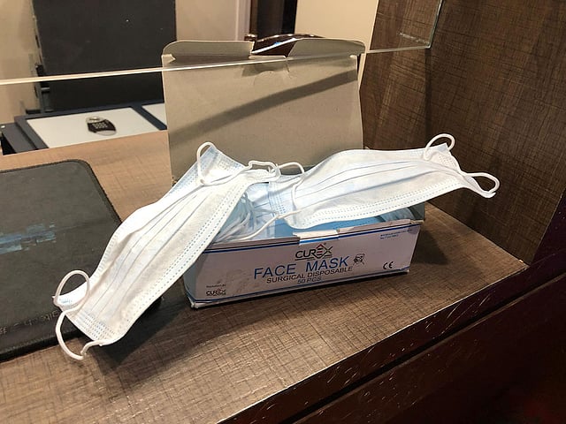 কেউ যদি মাস্ক পরে সেখানে জুয়া খেলতে চান সে ব্যবস্থাও আছে। ছবি: কামরুল হাসান