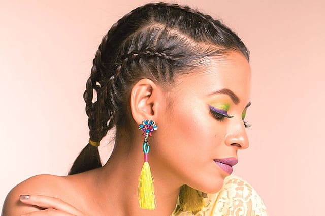 মডেল: মোহিনী