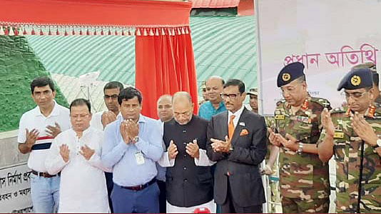 সাভার শুটিং ক্লাব পয়েন্টে আন্ডারপাস নির্মাণ প্রকল্পের উদ্বোধন করেন আওয়ামী লীগের সাধারণ সম্পাদক এবং সড়ক পরিবহন ও সেতুমন্ত্রী ওবায়দুল কাদের। ছবি: বাসস