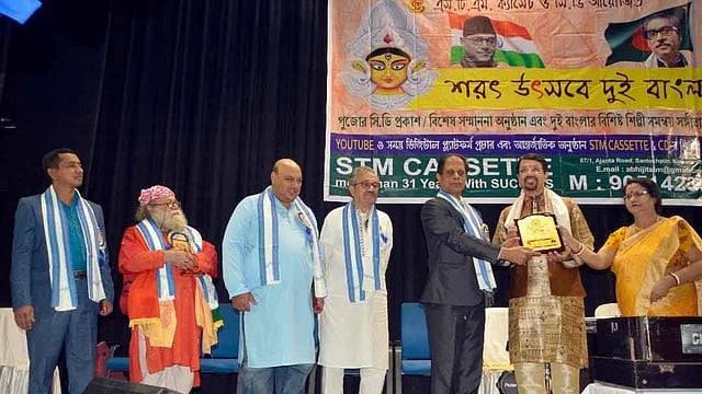 ‘দুই বাংলার শরৎ উৎসব’ অনুষ্ঠানে অতিথিরা। ছবি: ভাস্কর মুখার্জি