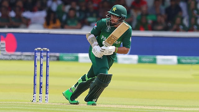 দেশের জন্য সবটুকু দিয়েও প্রতিনিয়ত সমালোচনা শুনতে হয় ইমামকে। প্রথম আলো ফাইল ছবি