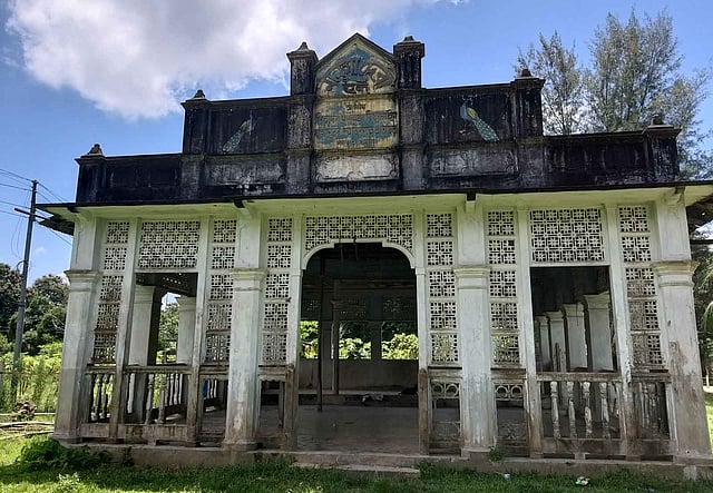 পুরোনো মং রাজবাড়ির নামুনা দেবী হল। ছবি: লেখক