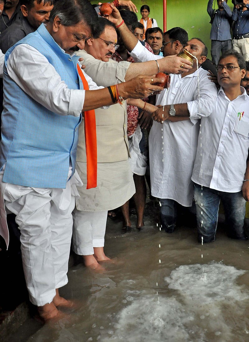 পশ্চিমবঙ্গে মহালয়ার দিনে তর্পণ অনুষ্ঠানে বিজেপির সর্বভারতীয় কার্যকরী সভাপতি জগৎ প্রকাশ (জে পি) নাড্ডা। ছবি: ভাস্কর মুখার্জি