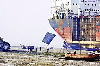 জাহাজ রিসাইক্লিং শিল্প কি স্বচ্ছতা হারাচ্ছে