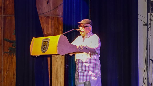 ইনামুল হক জানালেন, আবুল হায়াতের কাছে অভিনয় শিখেছেন। ছবি: প্রথম আলো