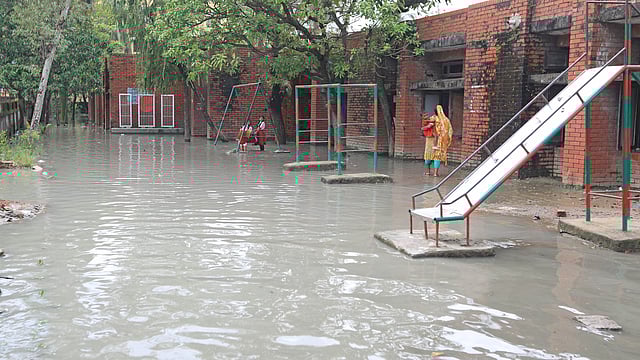 জলমগ্ন স্কুল