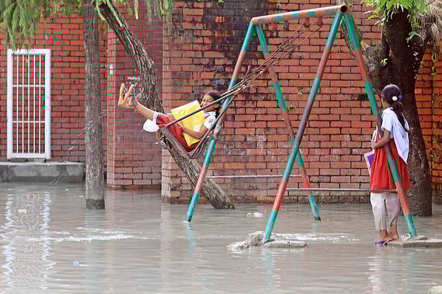 দুর্ভোগেও বন্ধ নেই আনন্দ