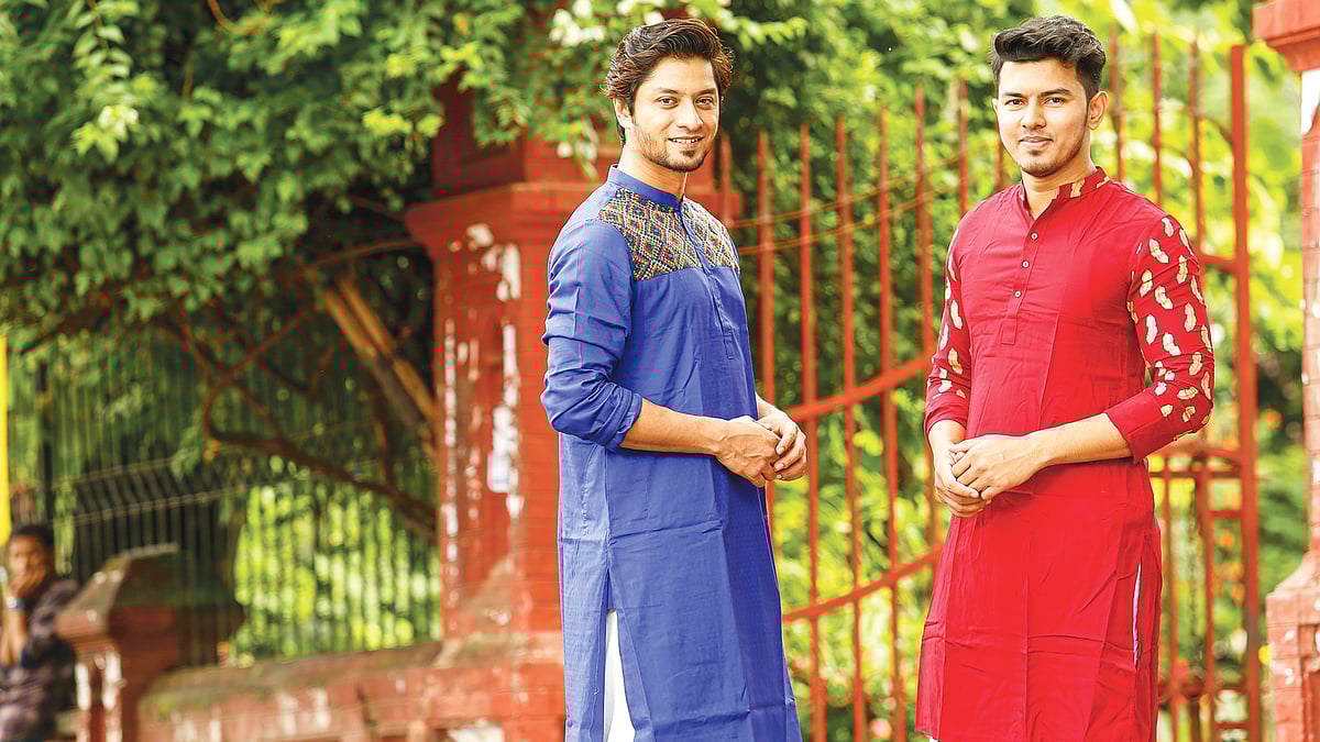 পাঞ্জাবিতে পূজার আবহ আনতে করা হয়েছে ট্রাইবাল ও কলাপাতার নকশা। মডেল: রিয়াদ ও সজীব, পাঞ্জাবি: ক্লাব হাউস, ছবি: সুমন ইউসুফ